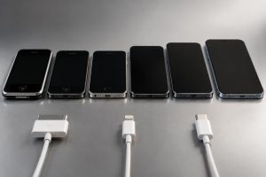 découvrez les connecteurs de charge compatibles avec chaque génération d’iphone : modèles, différences et conseils pour choisir le bon connecteur.